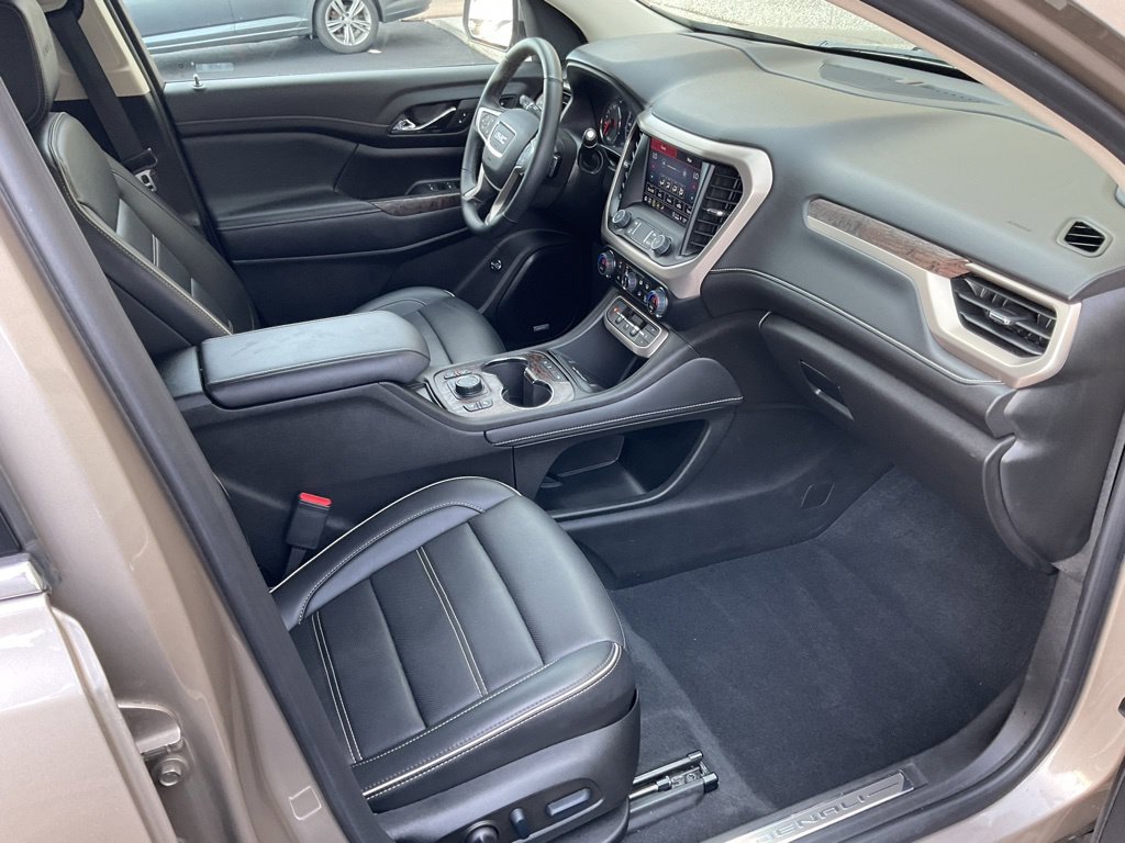 Used 2023 GMC Acadia Denali w/ Denali Technology Package AWD/4WD image 18