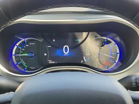 Used 2024 Chrysler Pacifica Limited FWD image 19