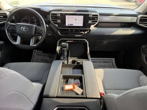 Used 2022 Toyota Tundra SR5 w/ SR5 Convenience Package AWD/4WD image 13