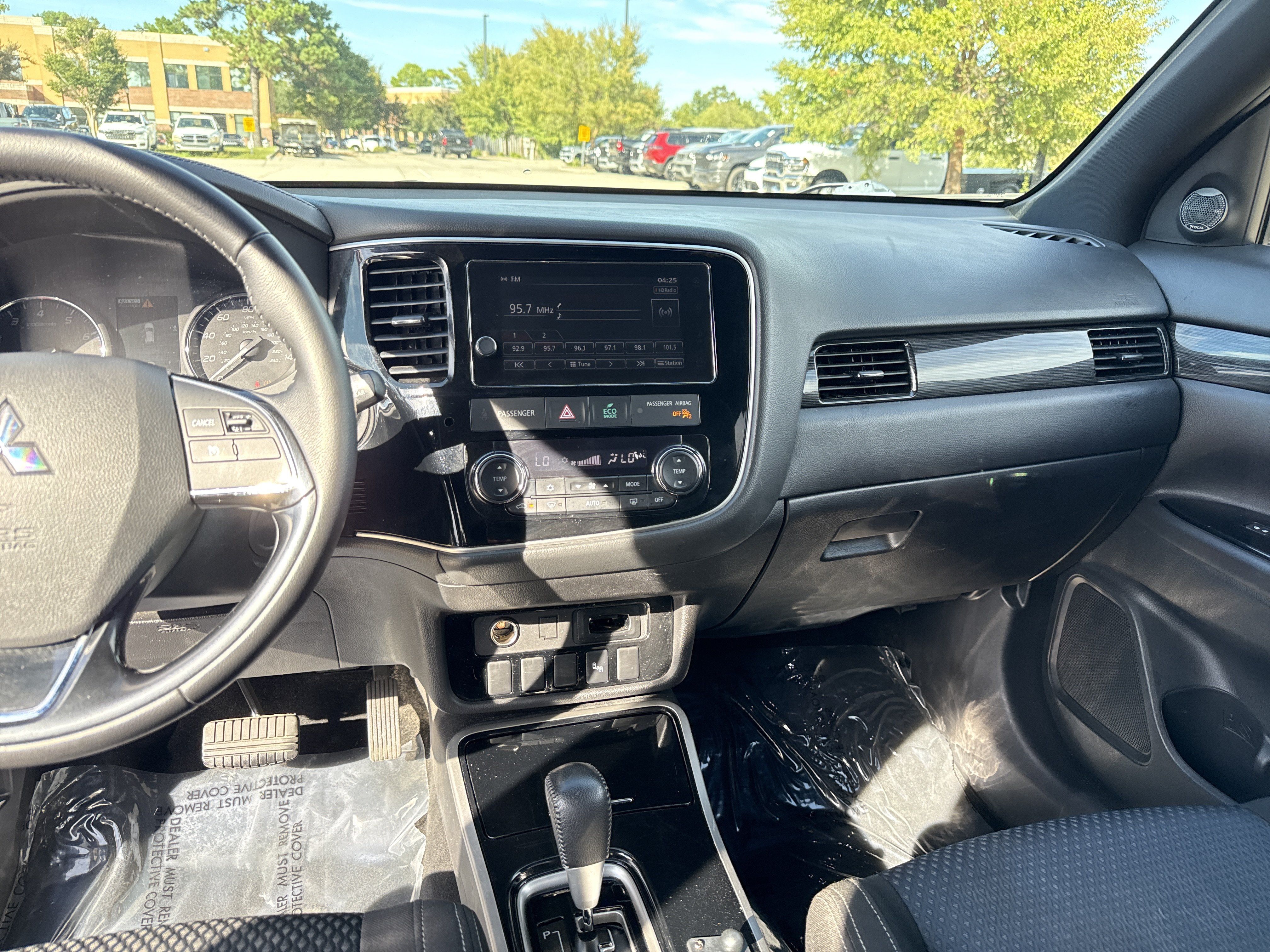 Used 2018 Mitsubishi Outlander LE AWD/4WD image 28