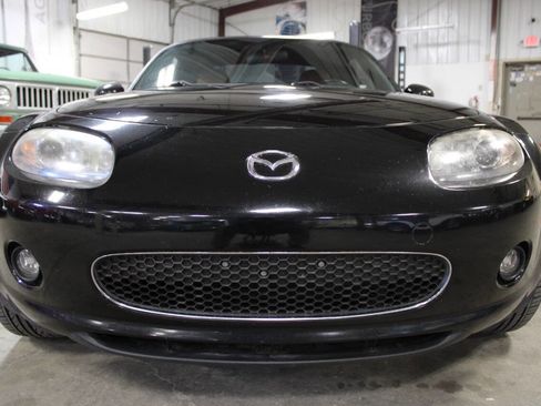Used 2008 MAZDA MX-5 Miata Grand Touring w/ Premium Pkg image 9