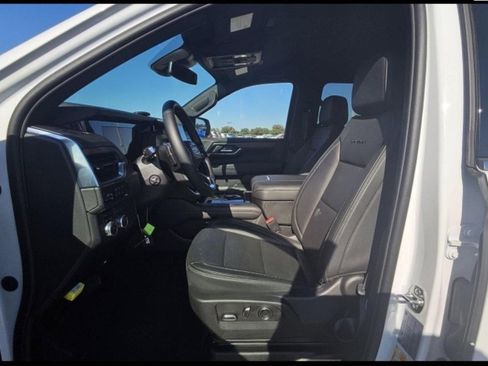 Used 2025 GMC Yukon XL Denali image 13