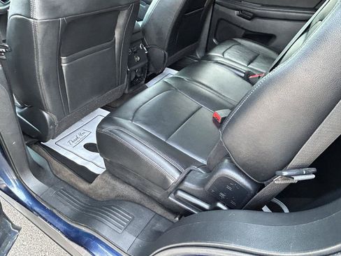 Used 2016 Ford Explorer XLT w/ Equipment Group 202A AWD/4WD image 9