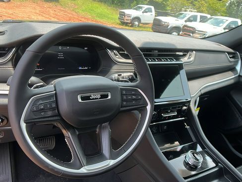 New 2025 Jeep Grand Cherokee 4WD image 22