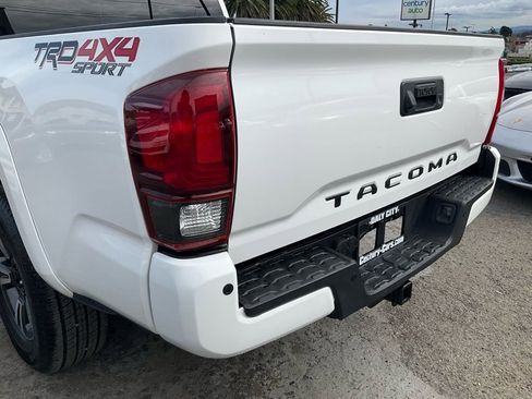 Used 2019 Toyota Tacoma TRD Sport image 77