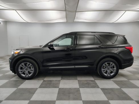 Used 2023 Ford Explorer XLT w/ Equipment Group 202A AWD/4WD image 8