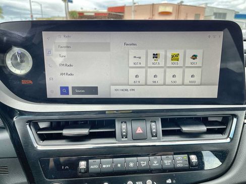 Used 2023 Lexus ES 300h w/ Luxury Package FWD image 12
