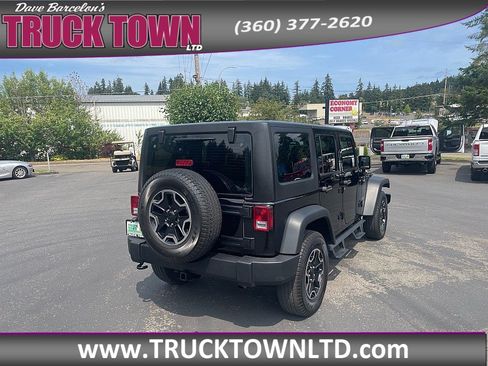 Used 2015 Jeep Wrangler Unlimited Sport w/ Max Tow Package AWD/4WD image 5
