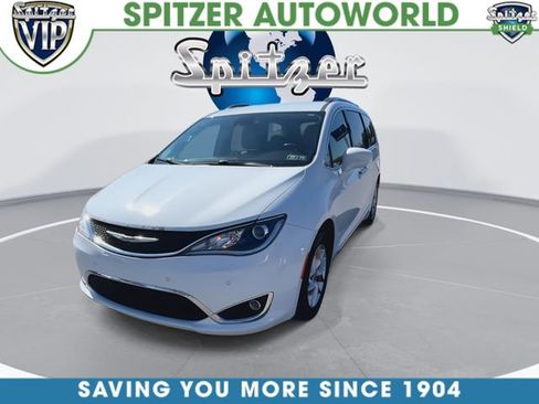 Used 2019 Chrysler Pacifica Touring-L Plus image 4