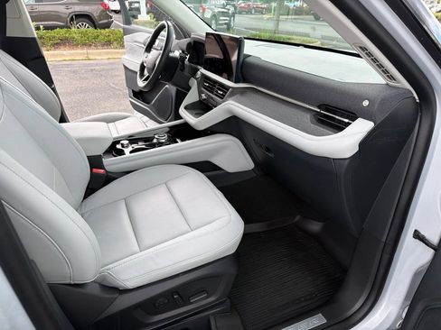 Certified 2025 Ford Explorer Platinum w/ Ultimate Package AWD/4WD image 22
