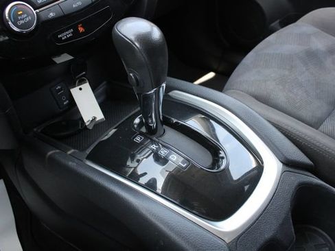 Used 2015 Nissan Rogue SV FWD image 17
