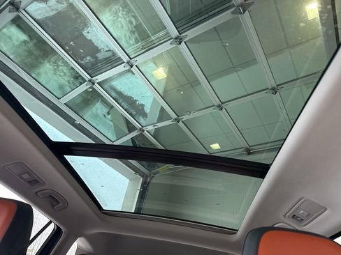 Used 2019 Volkswagen Tiguan SEL Premium image 22