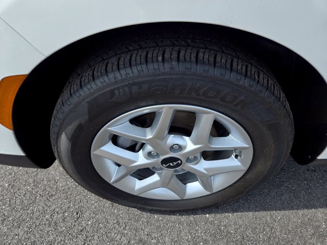 Used 2025 Kia Soul LX w/ LX Technology Package FWD image 24