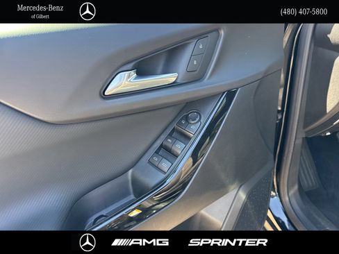 Used 2025 Chevrolet Equinox LT FWD image 13