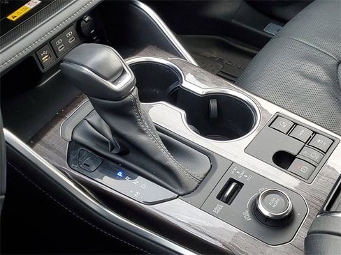 Used 2023 Toyota Highlander Limited image 35