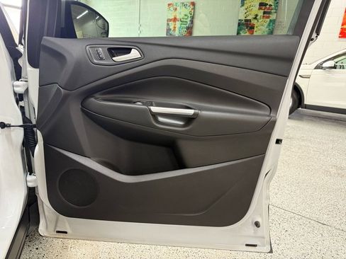 Used 2016 Ford Escape SE image 17