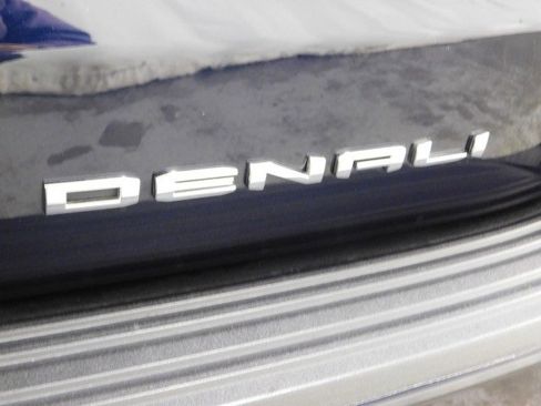 Used 2024 GMC Yukon Denali w/ Advanced Technology Package image 7