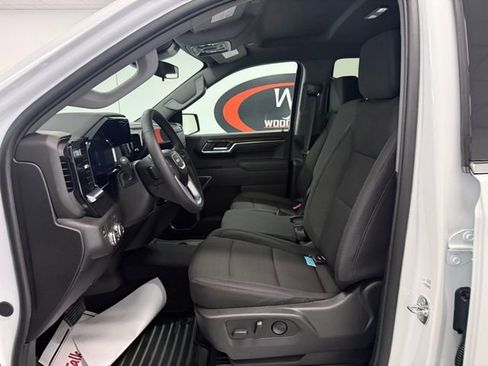 New 2026 GMC Sierra 1500 SLE w/ Preferred Package image 9
