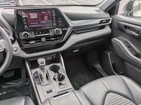 Used 2022 Toyota Highlander XSE FWD image 23
