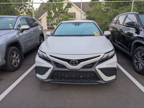 Used 2024 Toyota Camry SE w/ Convenience Package image 2