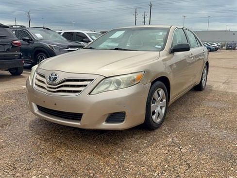 Used 2011 Toyota Camry LE FWD image 1
