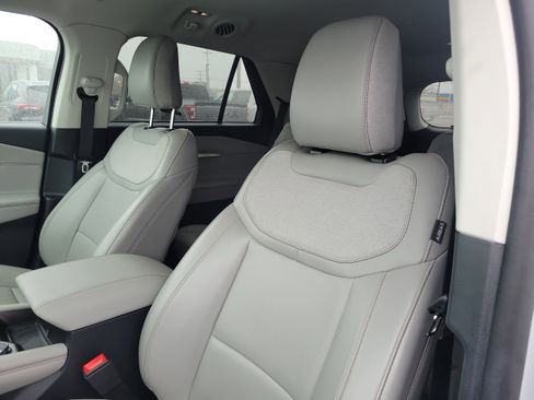 Used 2025 Ford Explorer Active w/ Active Comfort Package image 19