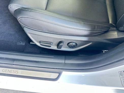 Used 2025 Genesis G70 2.5T image 23