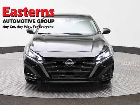 Used 2025 Nissan Altima 2.5 SV FWD image 2