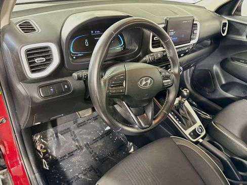 Used 2024 Hyundai Venue Limited FWD image 23