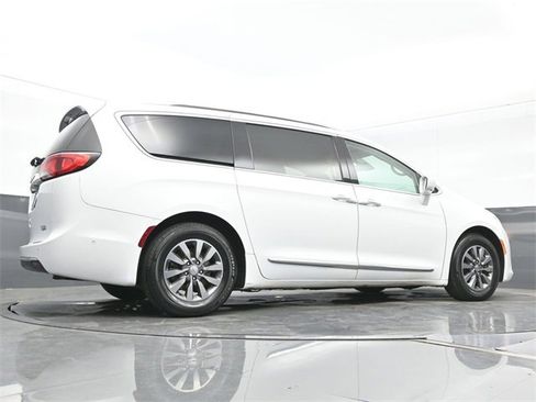 Used 2019 Chrysler Pacifica Touring-L Plus w/ Advanced Safetytec Group image 26