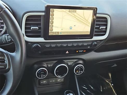 Used 2022 Hyundai Venue Limited image 26
