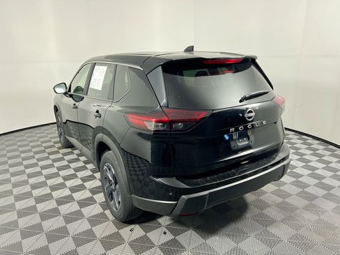 Used 2025 Nissan Rogue SV image 5