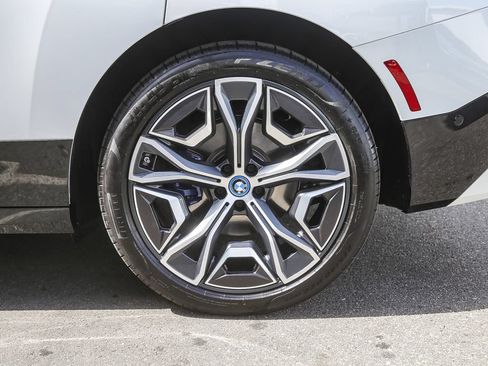 Used 2025 BMW iX xDrive50 AWD/4WD image 8