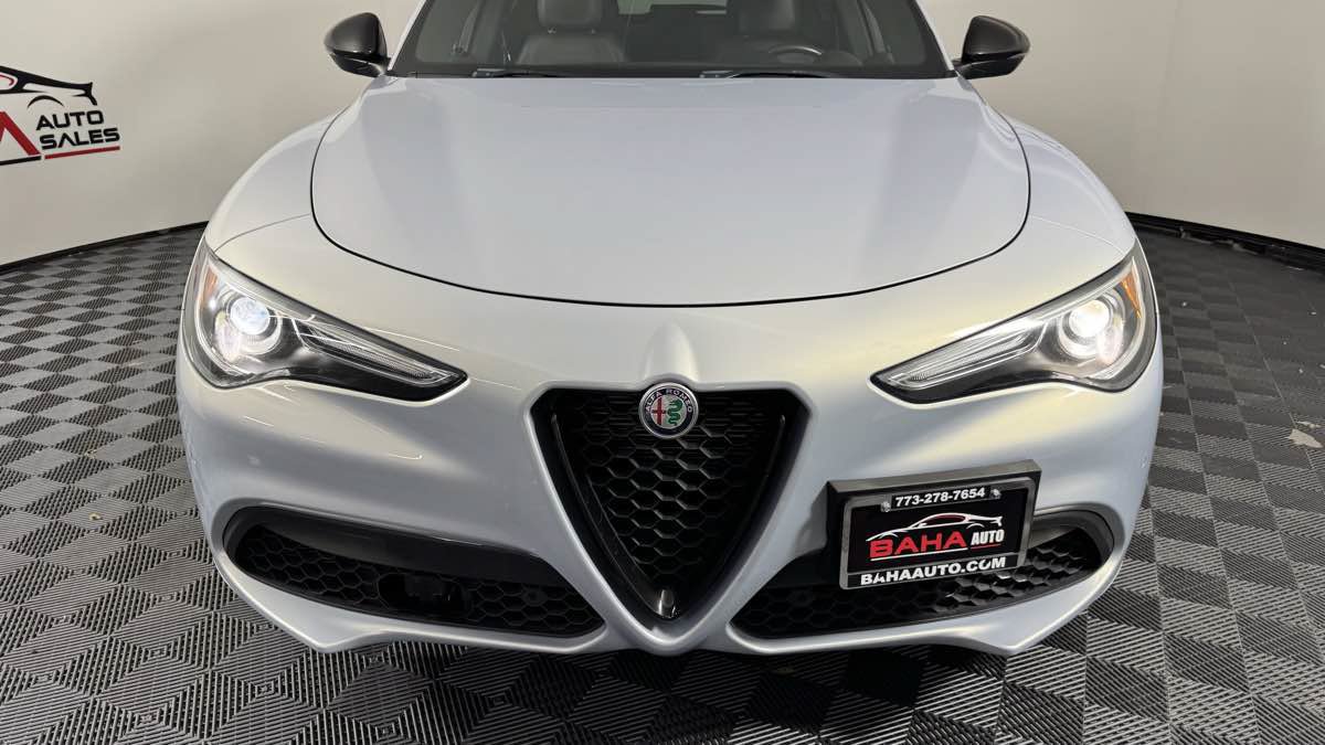 Used 2020 Alfa Romeo Stelvio Ti Sport w/ Quick Order Package 22S Sport AWD/4WD image 10