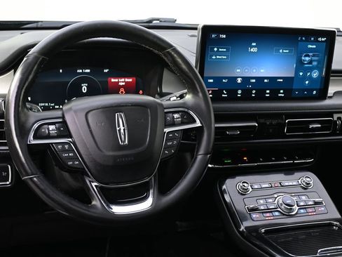 Used 2022 Lincoln Nautilus Reserve w/ Monochromatic Package image 12