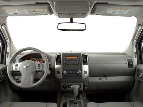 Used 2010 Nissan Frontier LE w/ LE Value Truck Pkg AWD/4WD image 9