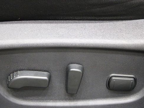 Used 2020 Nissan Rogue SV image 15