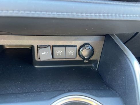 Used 2021 Toyota Highlander XLE image 20