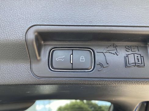 Used 2022 Ford Explorer XLT w/ Equipment Group 202A image 9