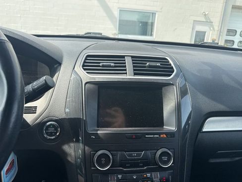 Used 2018 Ford Explorer XLT w/ Equipment Group 201A image 11