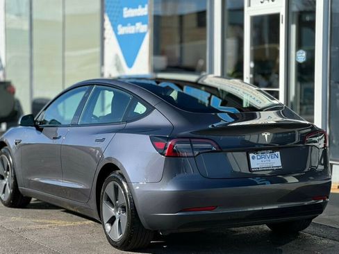 Used 2023 Tesla Model 3 Standard Range image 3