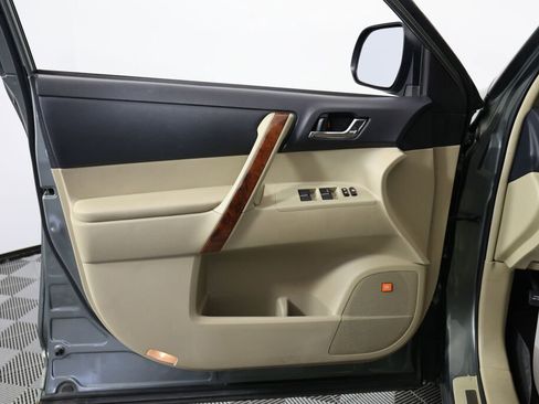 Used 2013 Toyota Highlander Limited image 12
