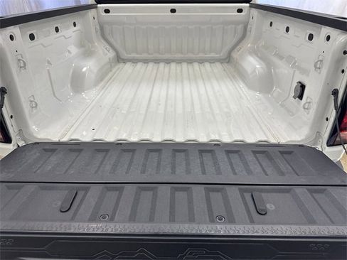 Used 2024 Chevrolet Colorado Z71 w/ Z71 Convenience Package 2 image 24