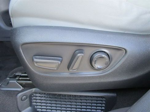 Used 2023 Toyota Sienna XLE image 10