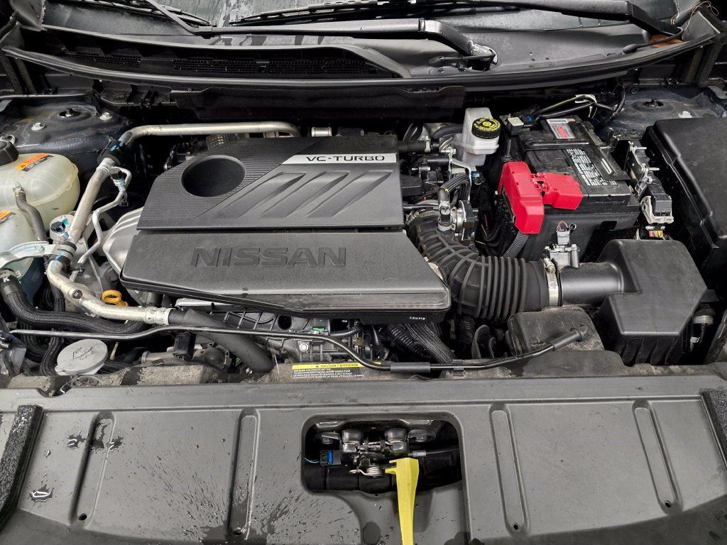 Used 2025 Nissan Rogue SV FWD image 12
