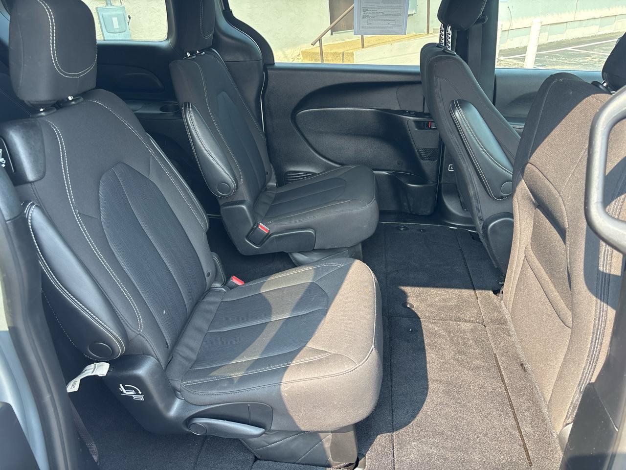 Used 2023 Chrysler Pacifica Touring FWD image 35