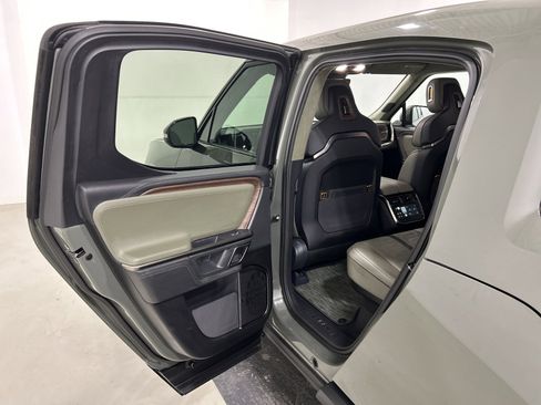 Used 2022 Rivian R1T Launch Edition image 17