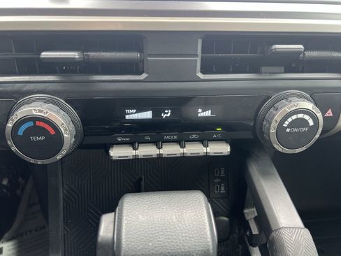Used 2025 Toyota Tacoma SR5 AWD/4WD image 29