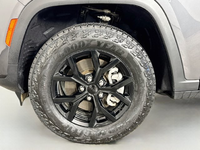 Used 2024 Jeep Grand Cherokee L Altitude AWD/4WD image 36
