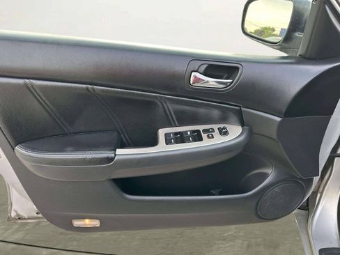 Used 2006 Honda Accord EX image 12